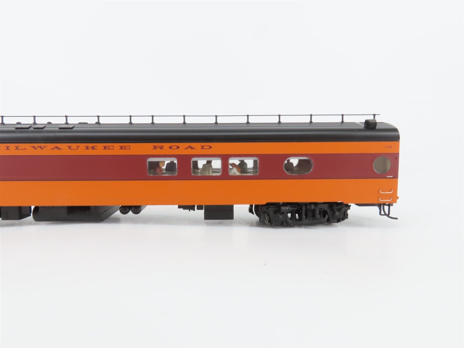 HO Walthers 932-9204 MILW 1955 Twin Cities Hiawatha Tap Lounge Passenger