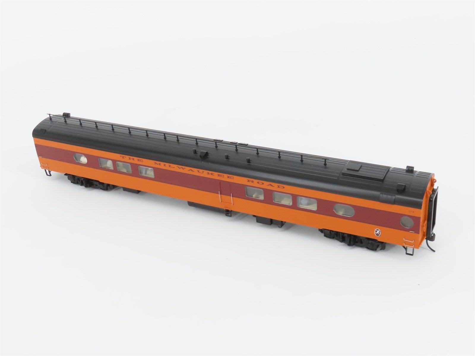 HO Walthers 932-9204 MILW 1955 Twin Cities Hiawatha Tap Lounge Passenger