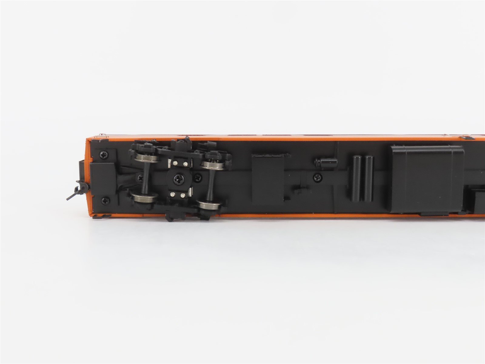 HO Walthers 932-9204 MILW 1955 Twin Cities Hiawatha Tap Lounge Passenger