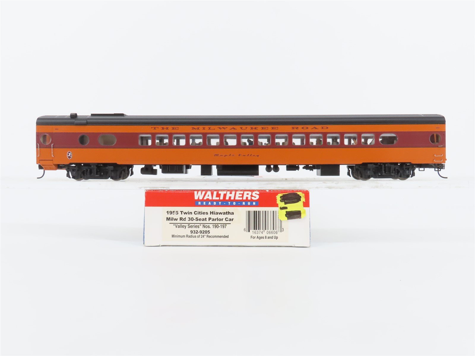 HO Walthers 932-9205 MILW 1955 Twin Cities Hiawatha Valley Parlor Passenger