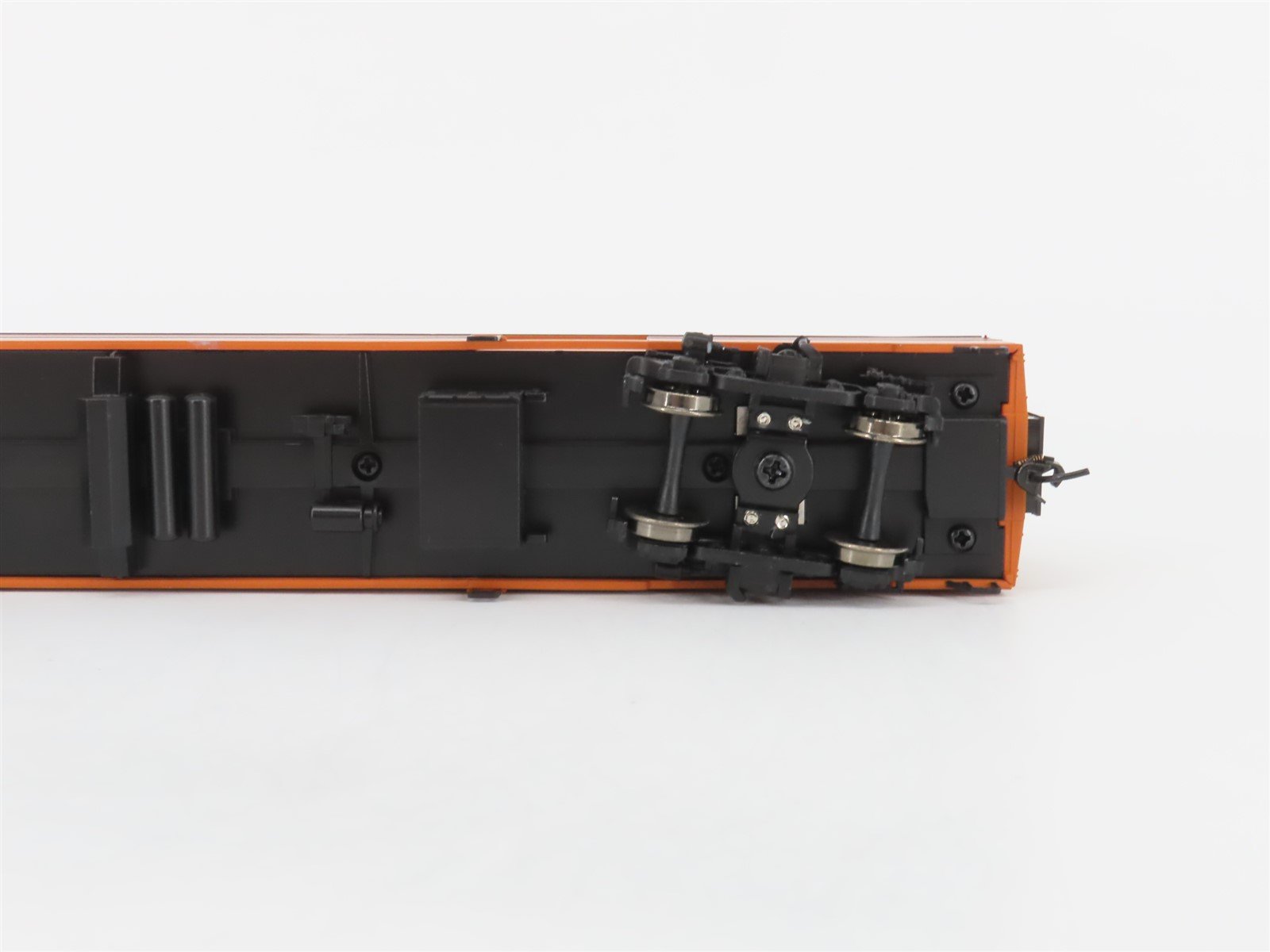 HO Walthers 932-9202 MILW 1955 Twin Cities Hiawatha REA Passenger Car