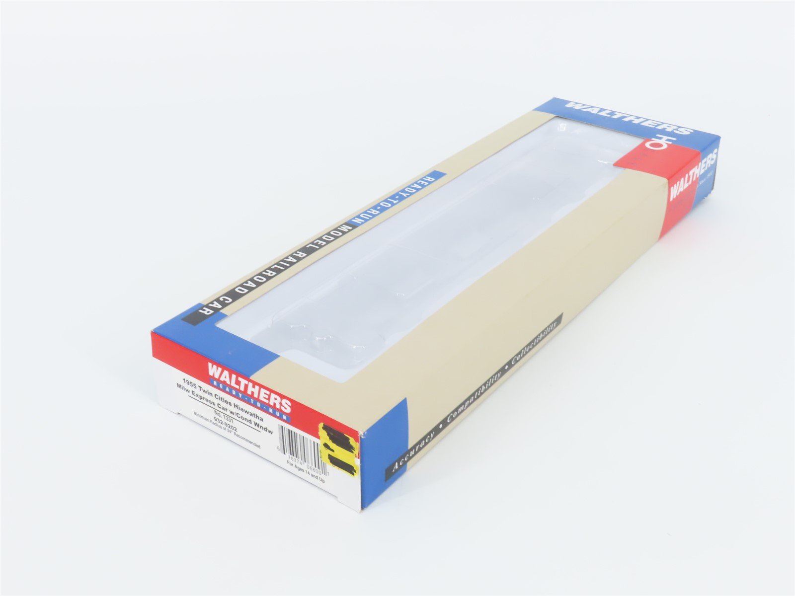 HO Walthers 932-9202 MILW 1955 Twin Cities Hiawatha REA Passenger Car