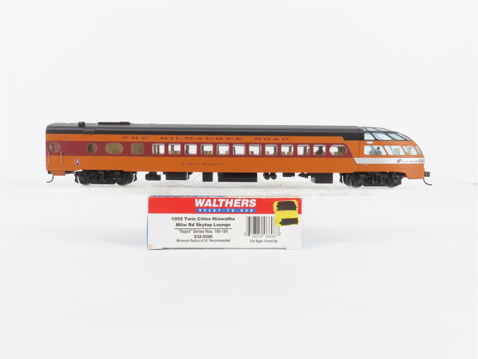 HO Walthers 932-9206 MILW Twin Cities Hiawatha Skytop Lounge Passenger Car #186