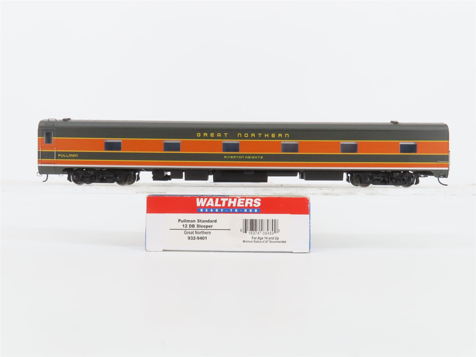 HO Scale Walthers 932-9401 GN Riverton Heights P-S 12 DB Sleeper Passenger Car