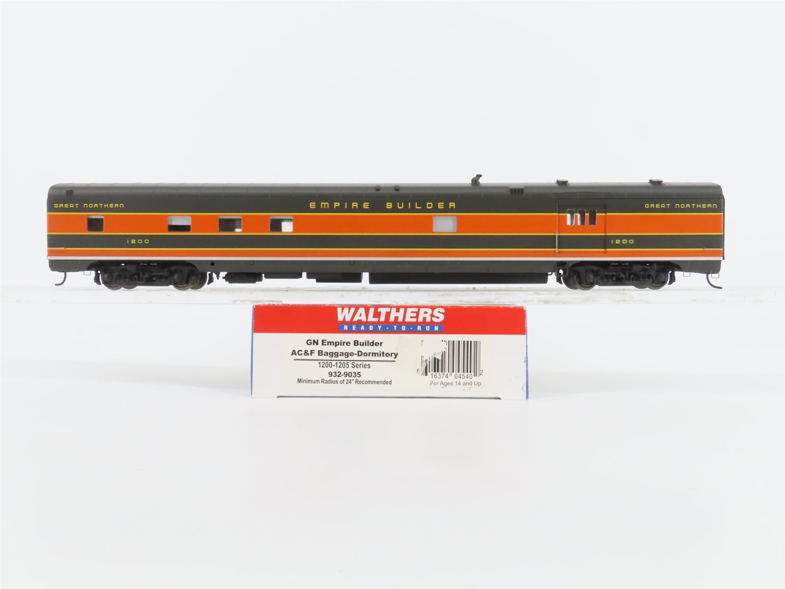 HO Walthers 932-9035 GN Empire Builder AC&F Baggage Dormitory Passenger #1200