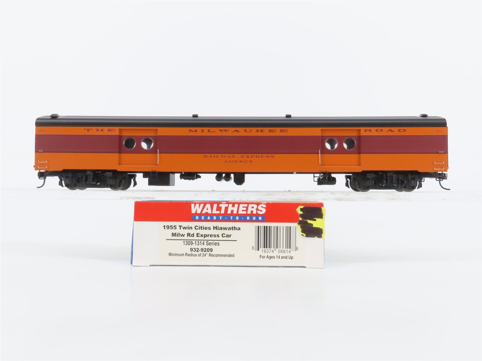 HO Walthers 932-9209 MILW Milwaukee Rd Twin Cities Hiawatha Expr Passenger #1330