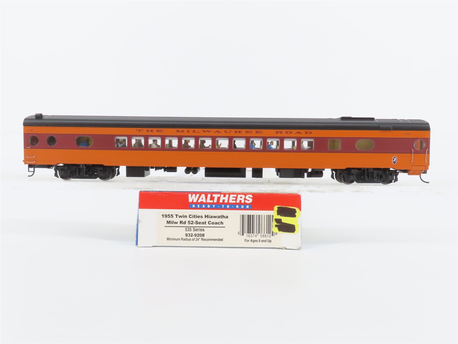 HO Walthers 932-9208 MILW Milwaukee Rd Twin Cities Hiawatha Coach Passenger #545