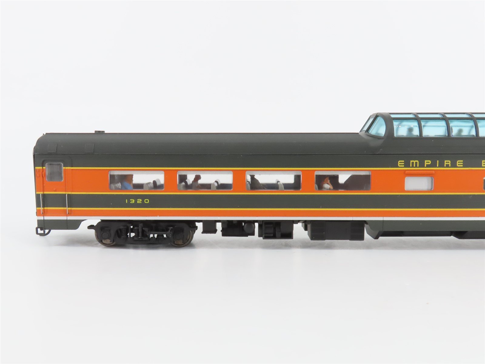 HO Walthers 932-9093 GN Empire Builder Budd Vista Dome Coach Passenger #1320