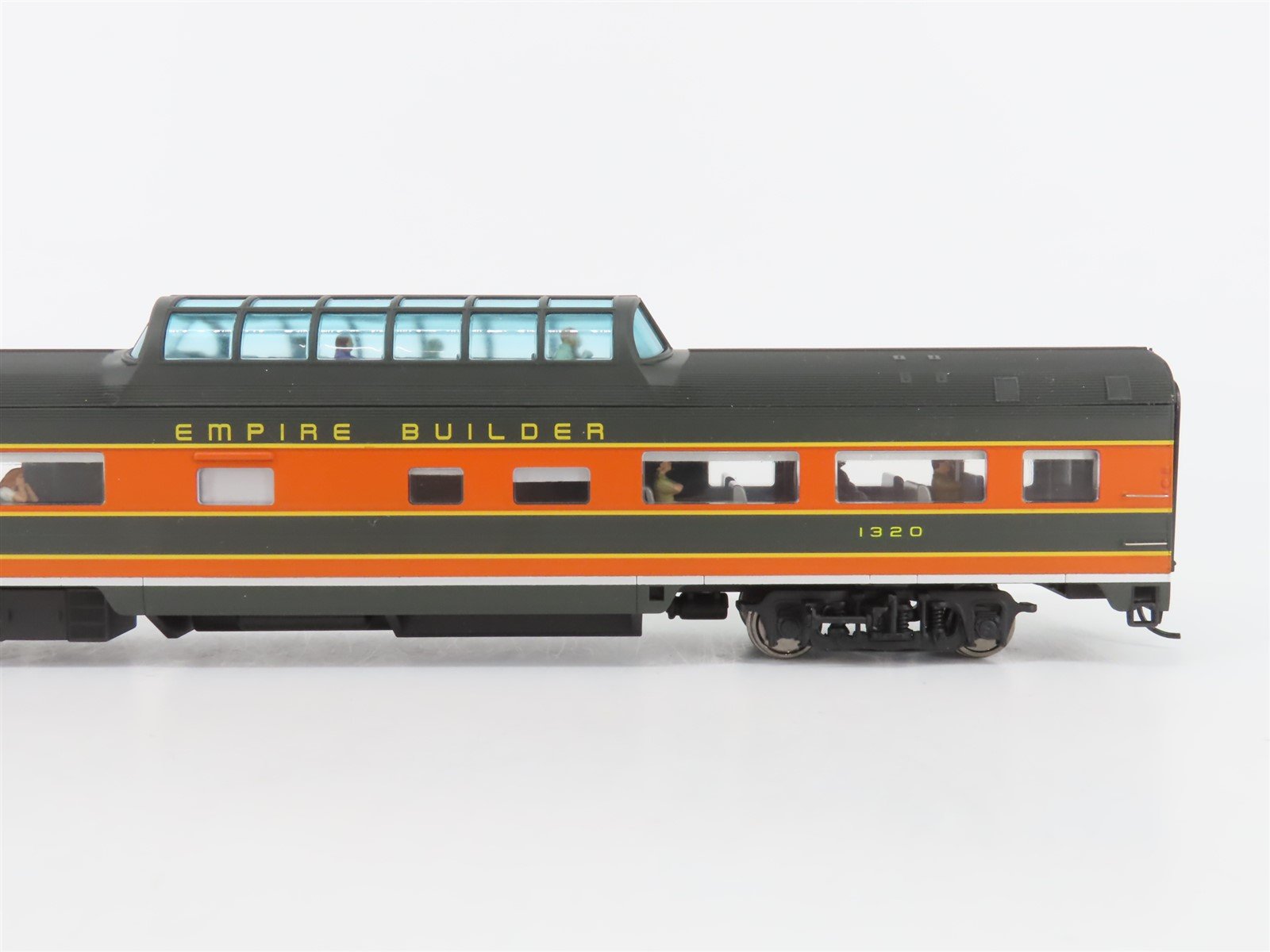HO Walthers 932-9093 GN Empire Builder Budd Vista Dome Coach Passenger #1320