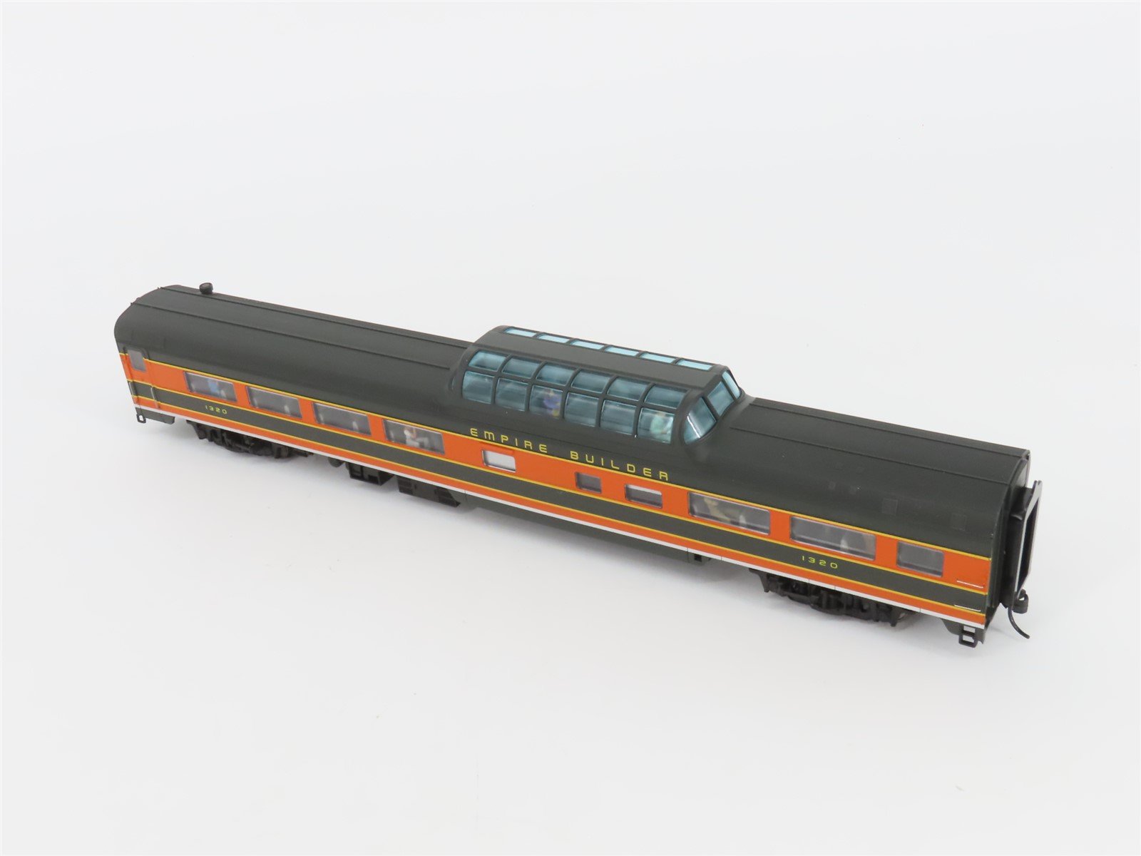HO Walthers 932-9093 GN Empire Builder Budd Vista Dome Coach Passenger #1320