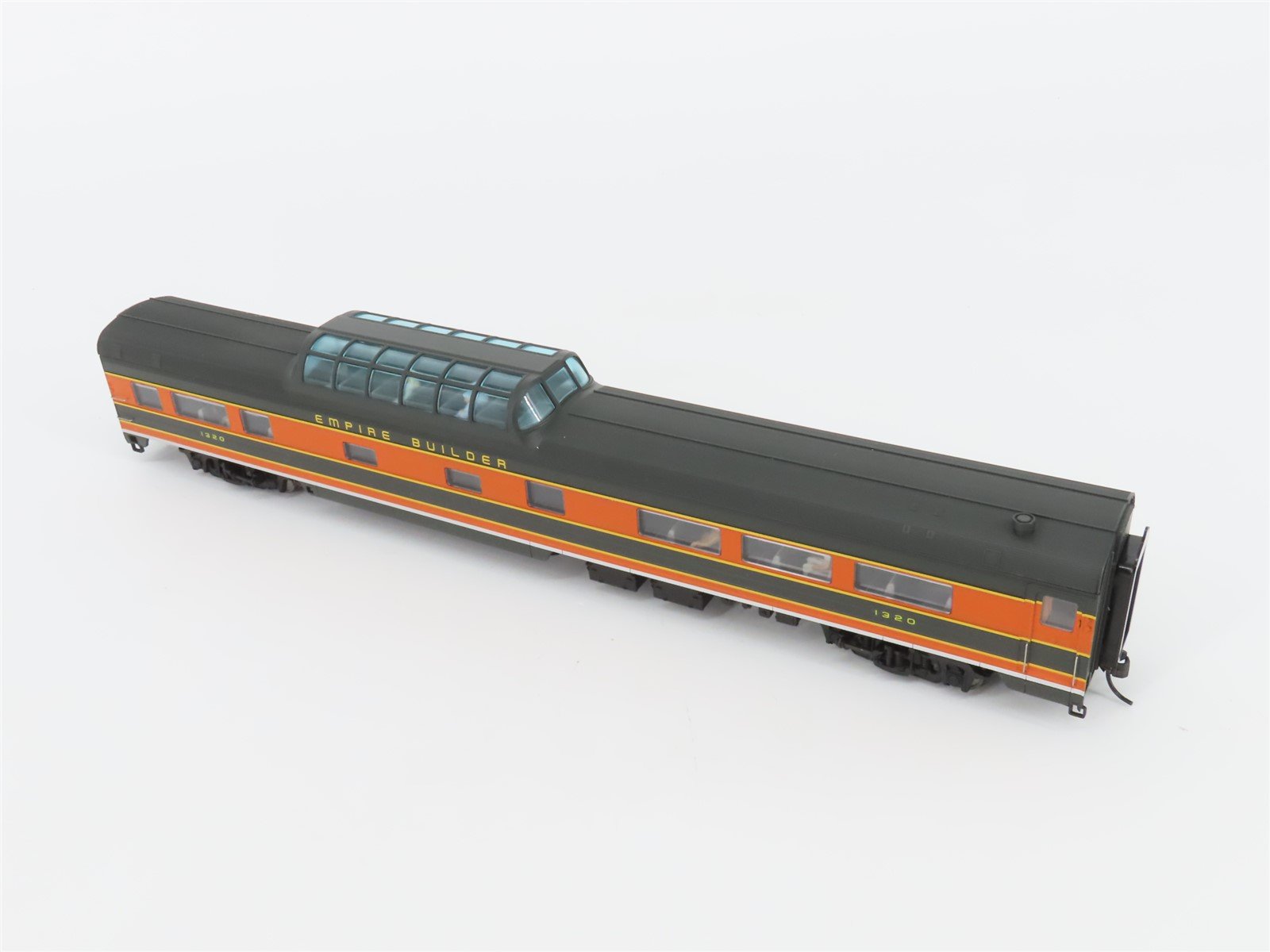 HO Walthers 932-9093 GN Empire Builder Budd Vista Dome Coach Passenger #1320