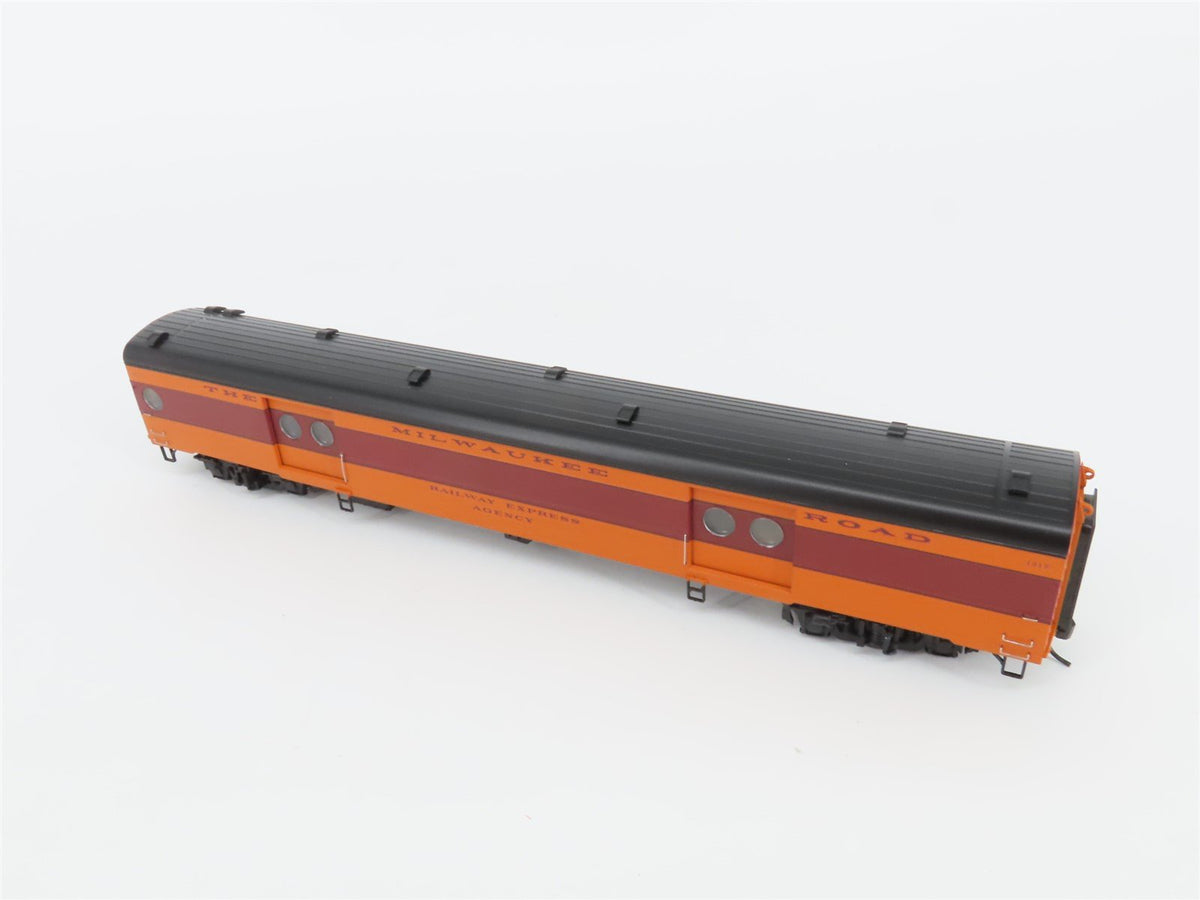 HO Scale Walthers 932-9202 MILW Milwaukee Rd Twin Cities Hiawatha REA Passenger