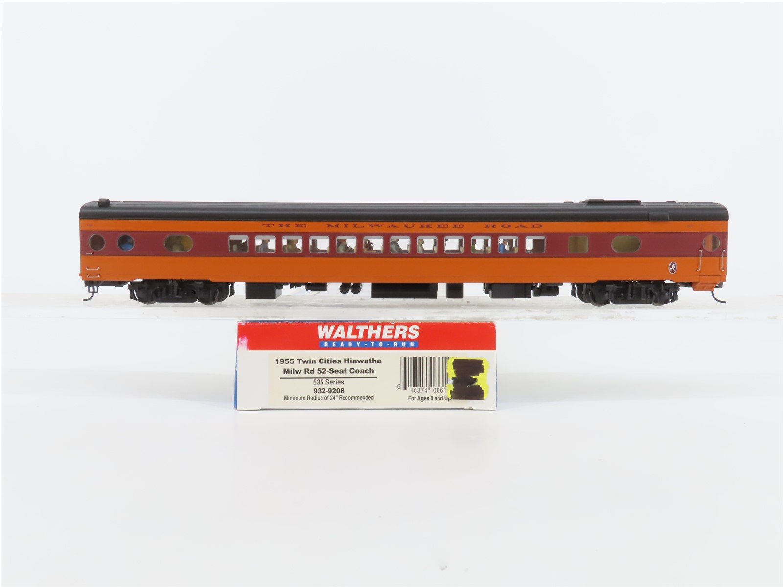 HO Walthers 932-9208 MILW Milwaukee Rd Twin Cities Hiawatha Coach Passenger #506