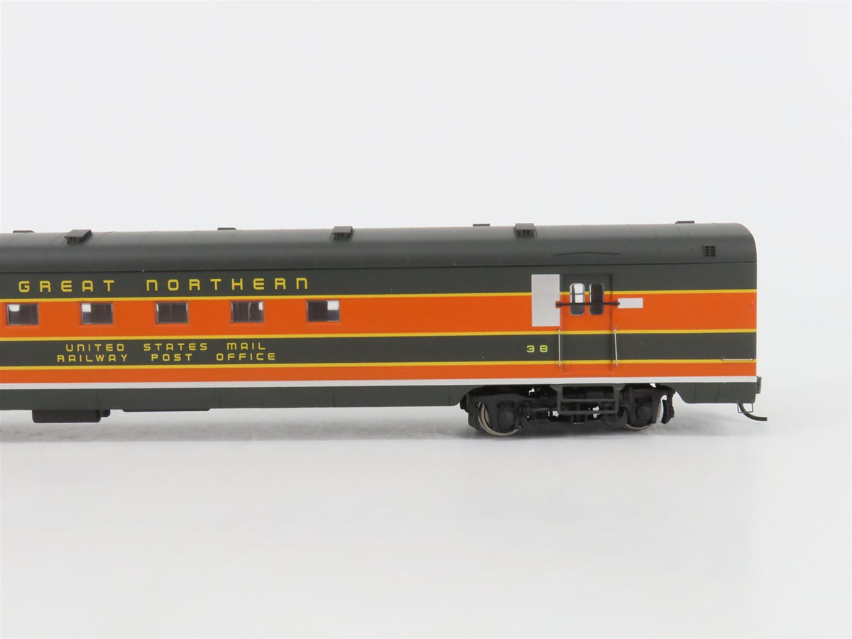 HO Walthers 932-9032 GN Great Northern Empire Builder Baggage RPO Passenger #38