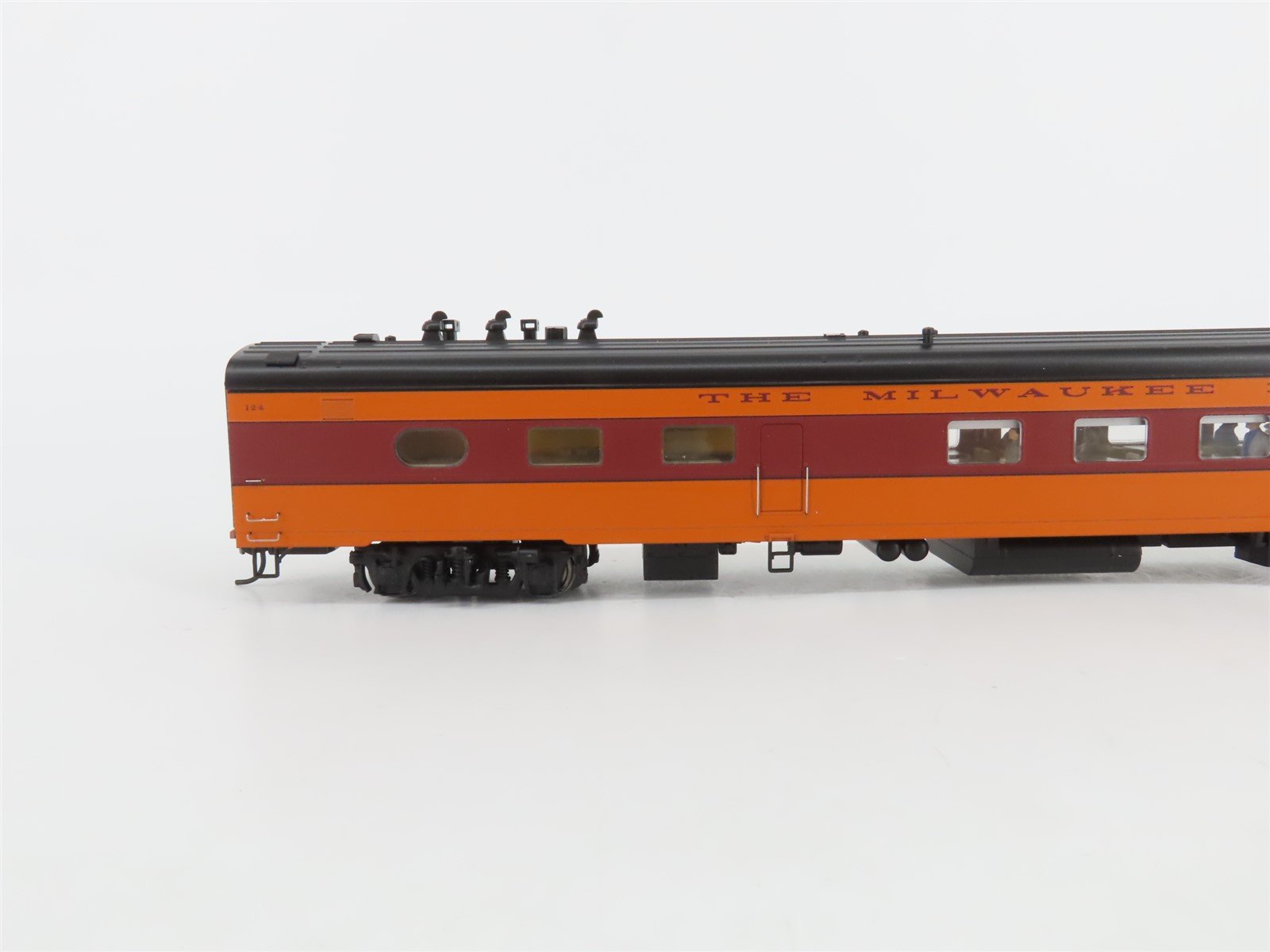 HO Walthers 932-9203 MILW Twin Cities Hiawatha 48 Seat Diner Passenger #124