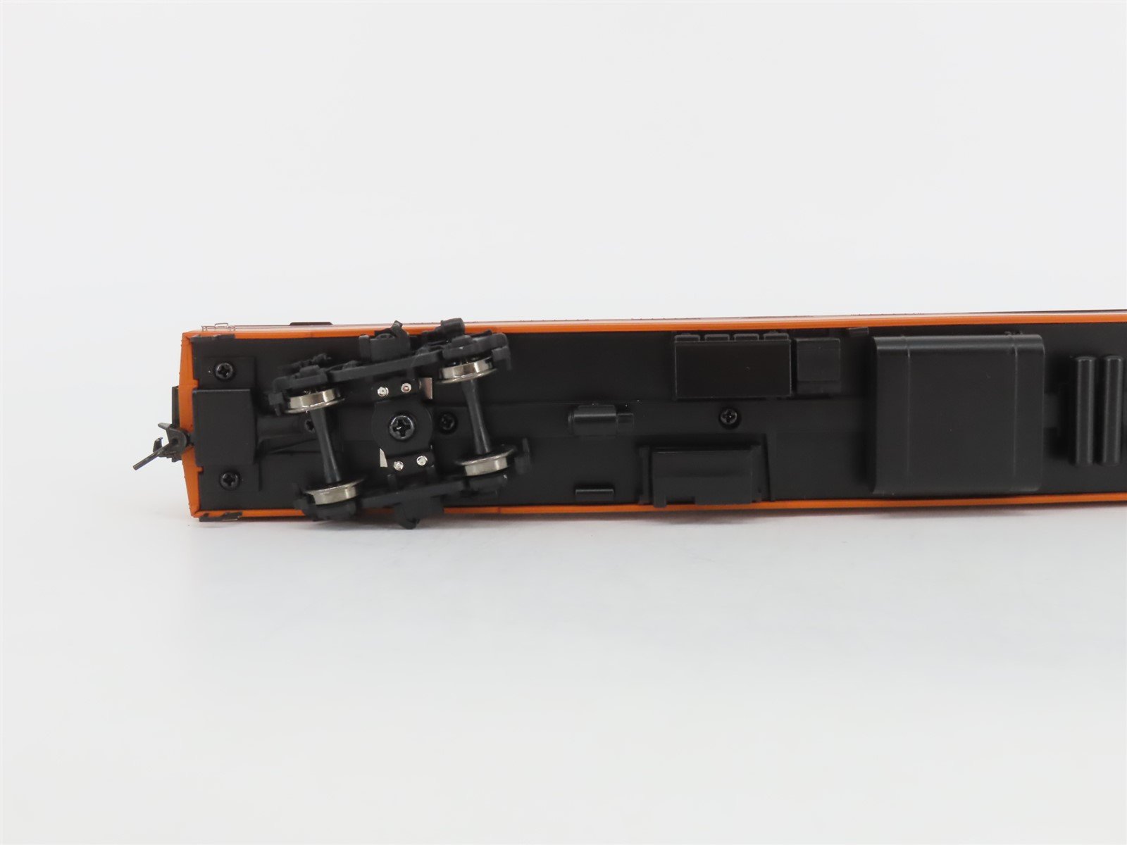 HO Walthers 932-9203 MILW Twin Cities Hiawatha 48 Seat Diner Passenger #124