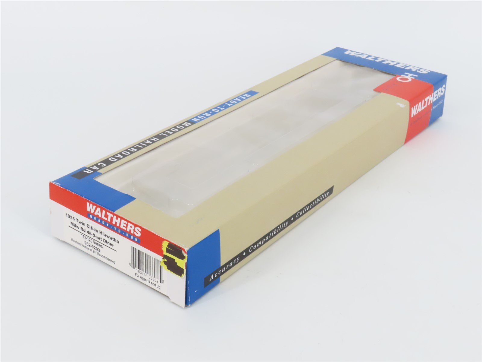 HO Walthers 932-9203 MILW Twin Cities Hiawatha 48 Seat Diner Passenger #124