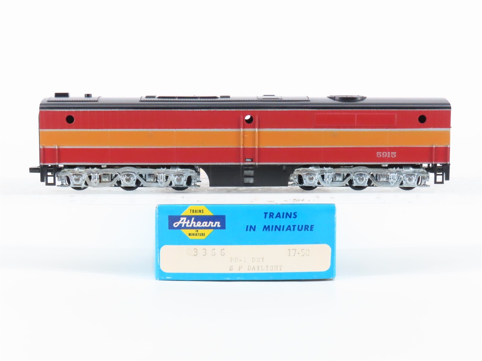 HO Athearn 3366 SP Southern Pacific "Daylight" ALCO PB Diesel #5915 - Unpowered
