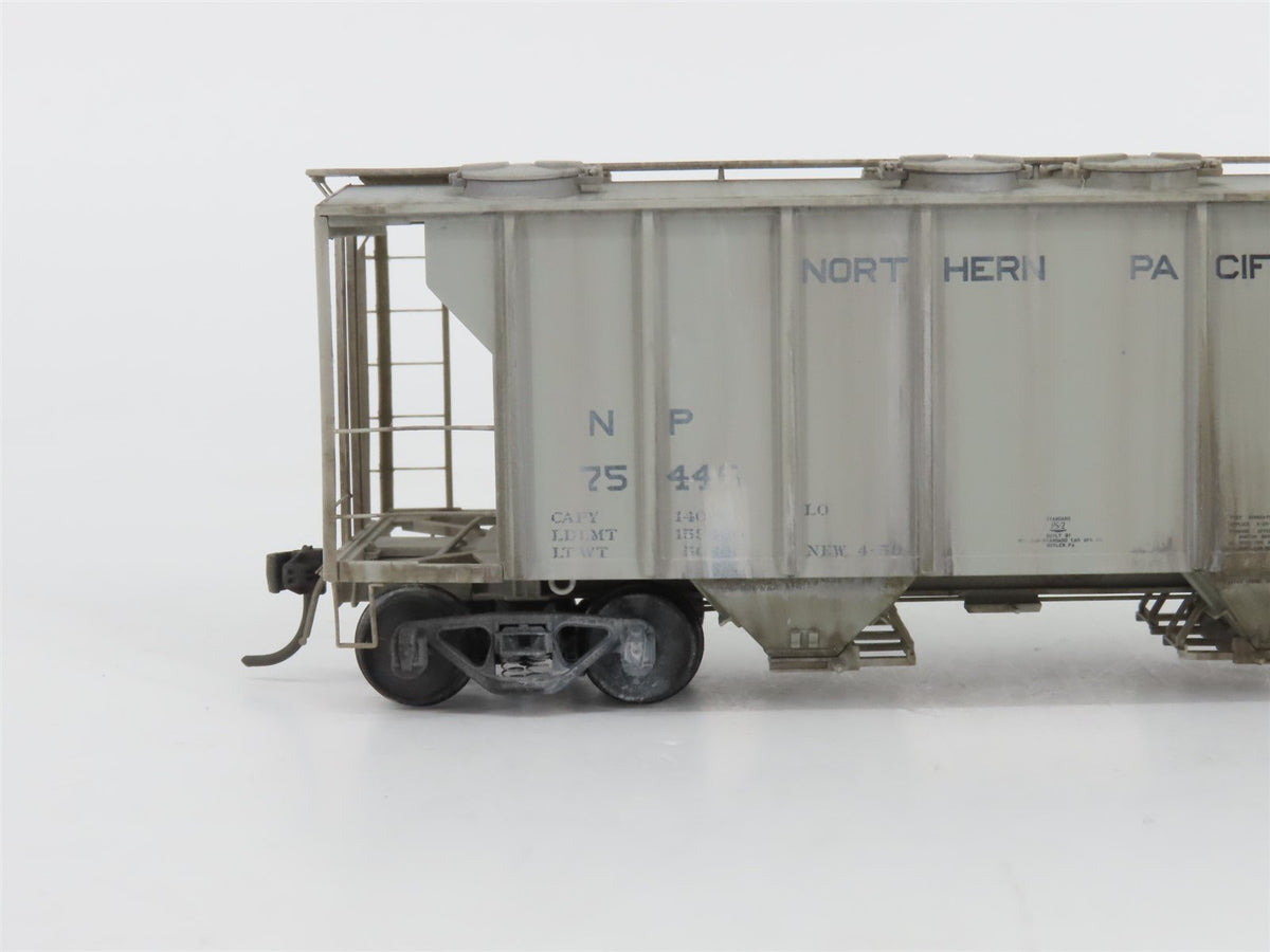 HO Kadee 8011 NP Northern Pacific 2 Bay Covered Hopper Custom Weathered #8011