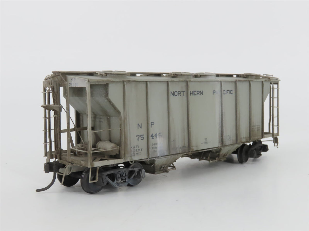 HO Kadee 8011 NP Northern Pacific 2 Bay Covered Hopper Custom Weathered #8011