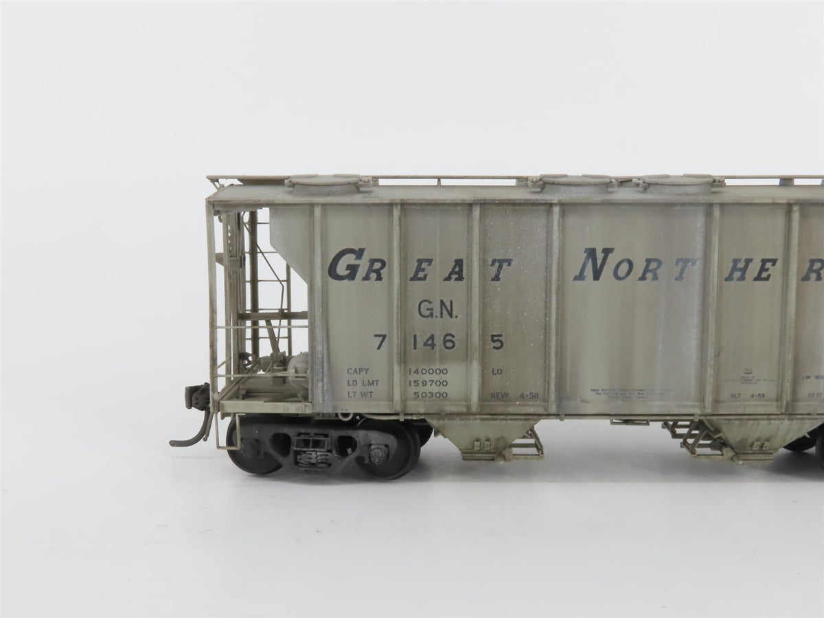 HO Kadee 8022 GN Great Northern 2 Bay Covered Hopper Custom Weathered #71465