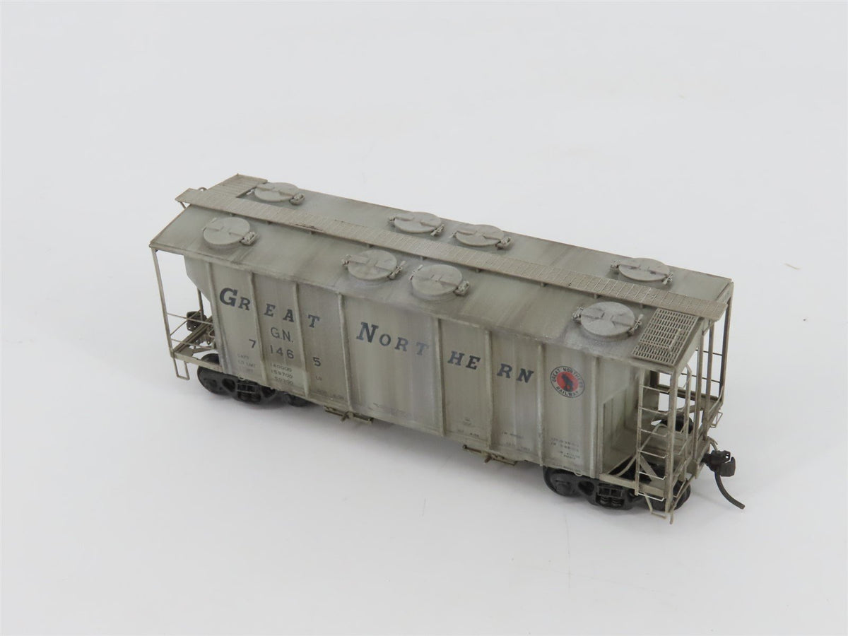 HO Kadee 8022 GN Great Northern 2 Bay Covered Hopper Custom Weathered #71465