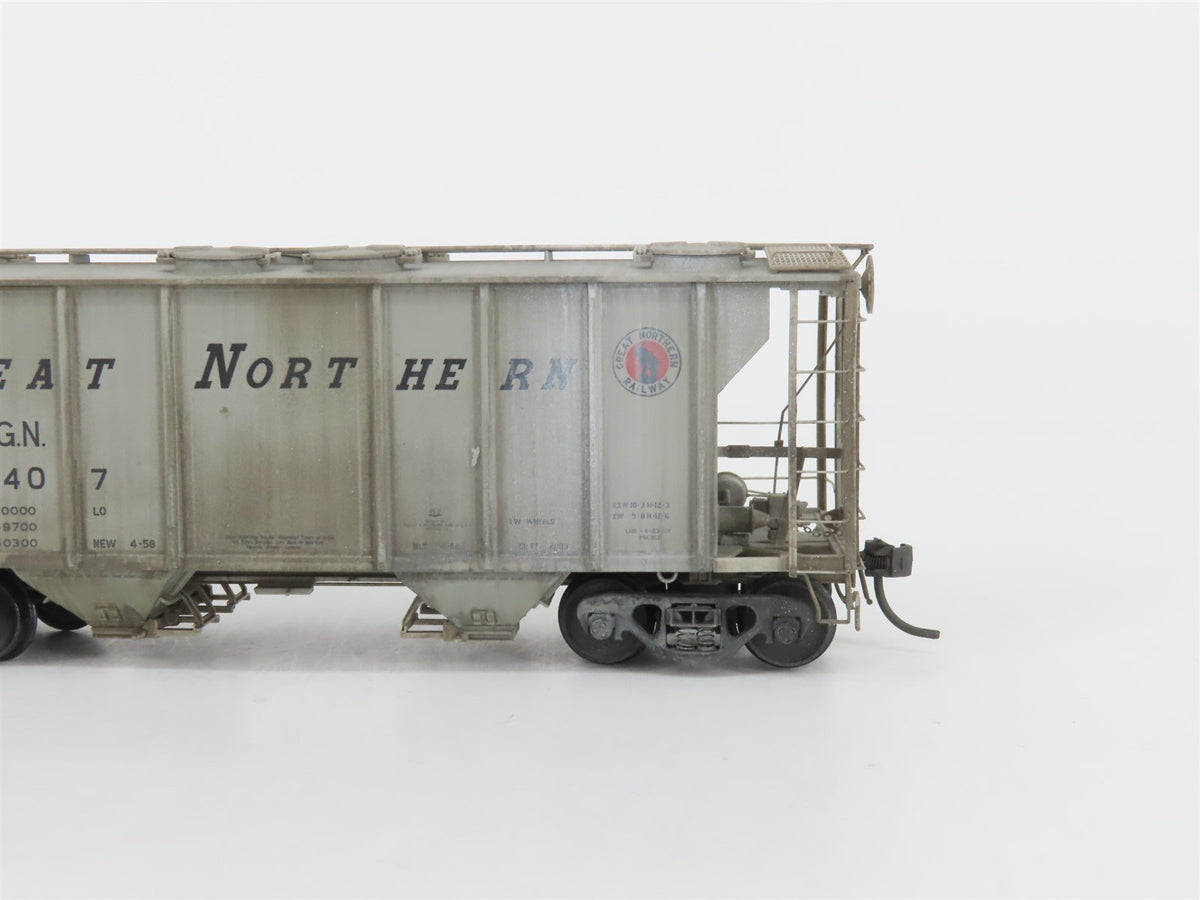 HO Kadee 8014 GN Great Northern 2 Bay Covered Hopper Custom Weathered #71407