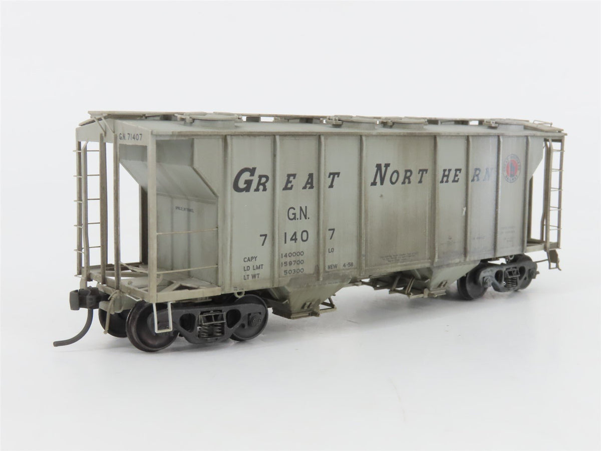 HO Kadee 8014 GN Great Northern 2 Bay Covered Hopper Custom Weathered #71407