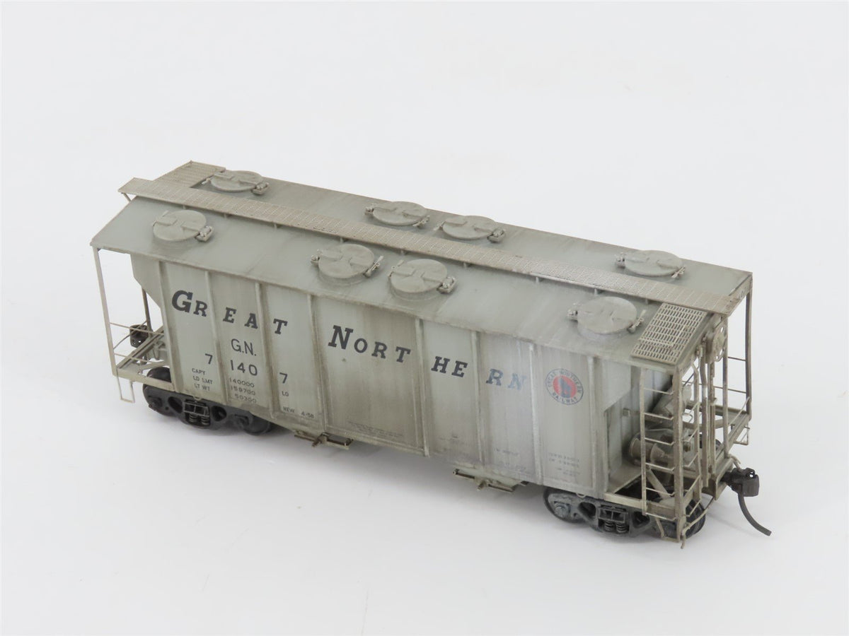 HO Kadee 8014 GN Great Northern 2 Bay Covered Hopper Custom Weathered #71407