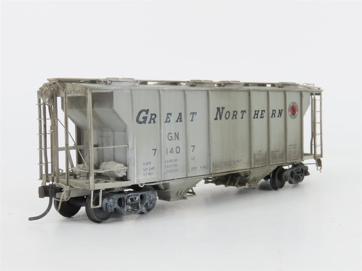HO Kadee 8014 GN Great Northern 2 Bay Covered Hopper Custom Weathered #71407