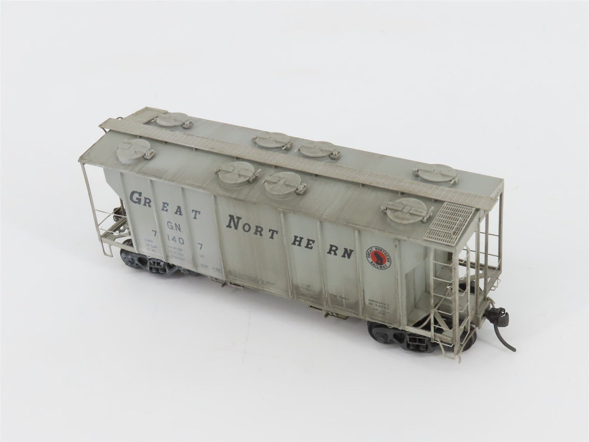 HO Kadee 8014 GN Great Northern 2 Bay Covered Hopper Custom Weathered #71407