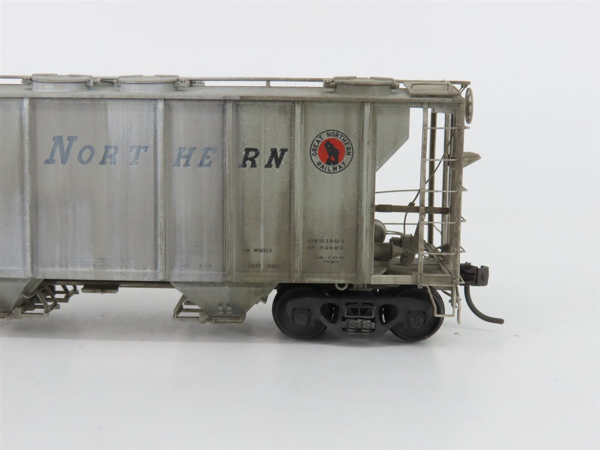 HO Kadee 8013 GN Great Northern 2 Bay Covered Hopper Custom Weathered #71470