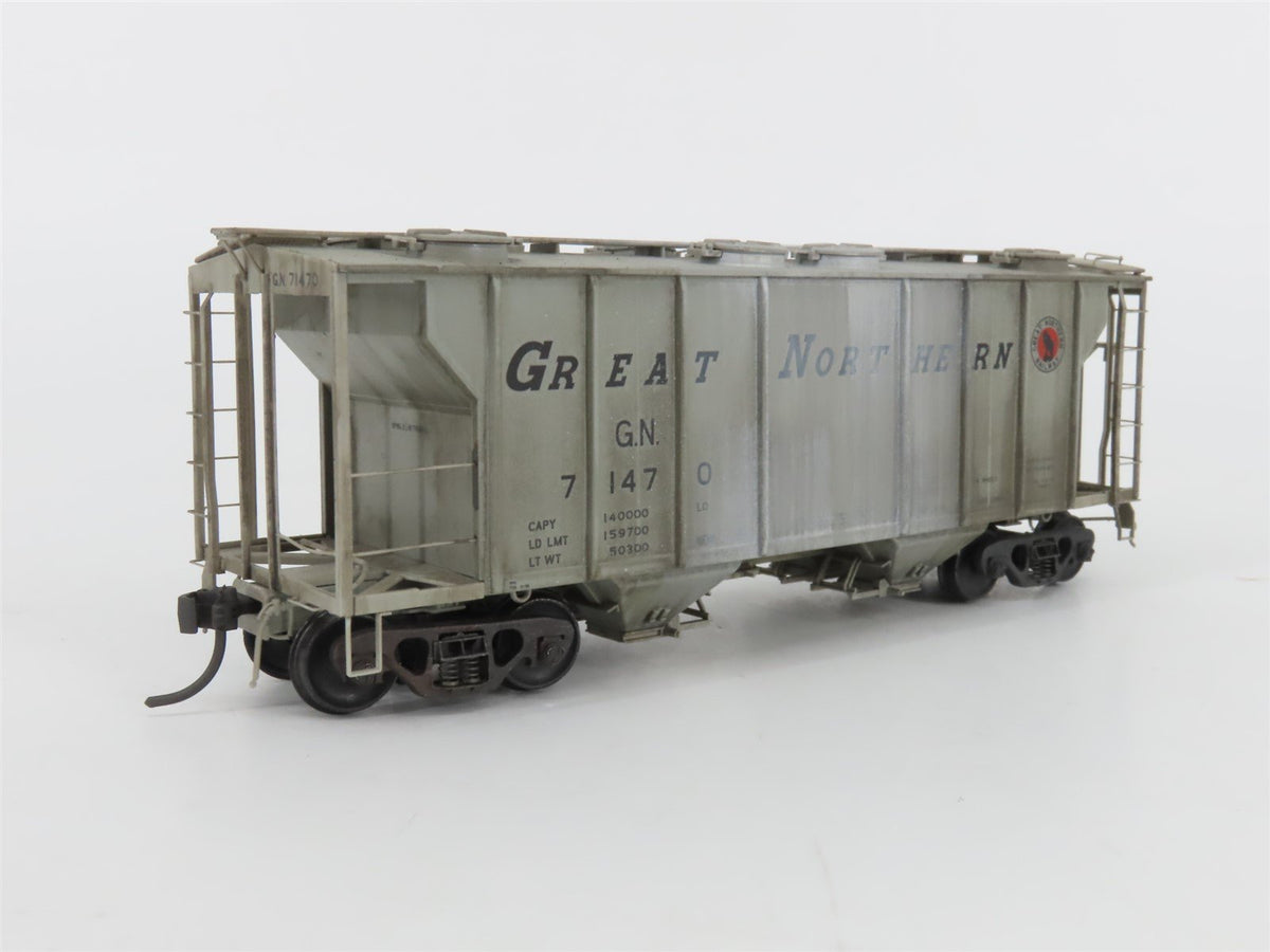 HO Kadee 8013 GN Great Northern 2 Bay Covered Hopper Custom Weathered #71470
