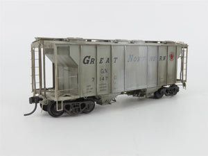 HO Kadee 8013 GN Great Northern 2 Bay Covered Hopper Custom Weathered #71470