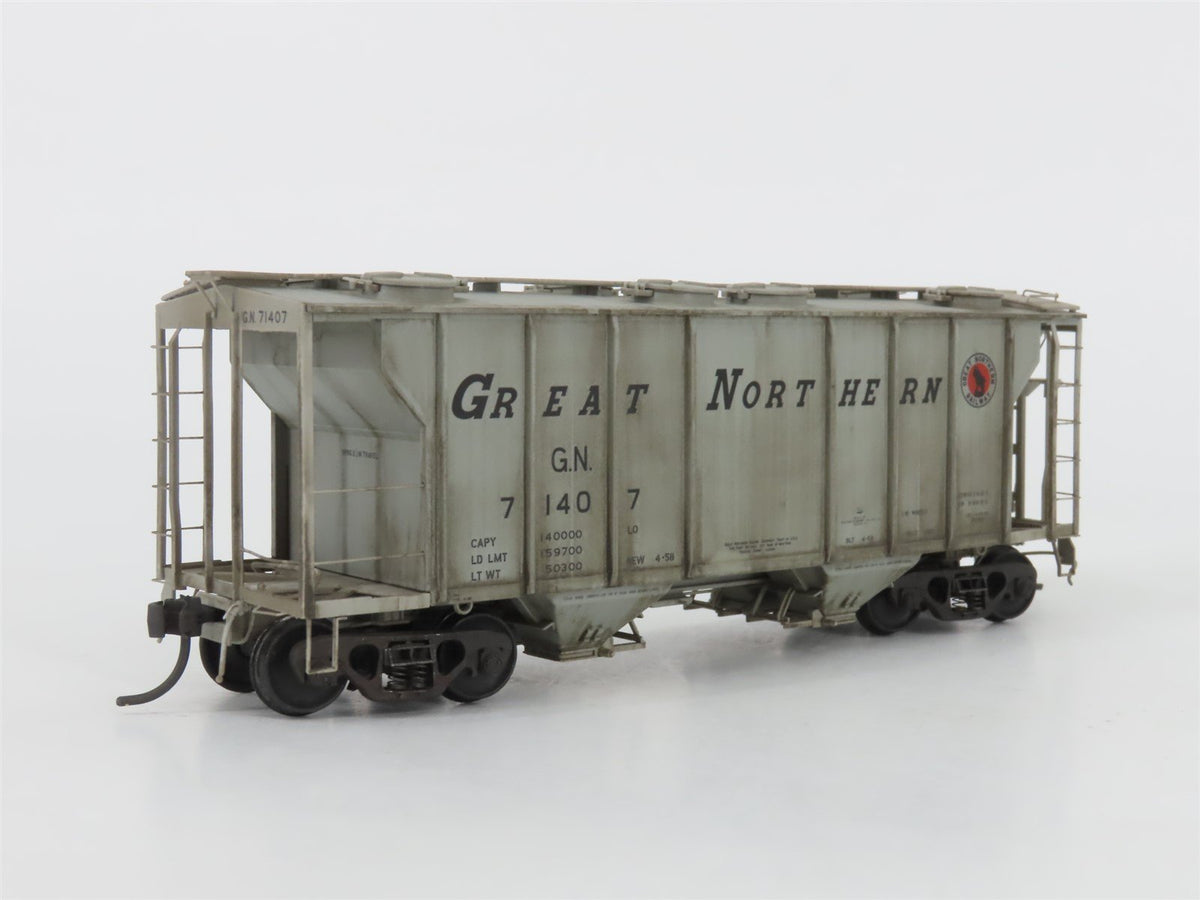 HO Kadee 8014 GN Great Northern 2 Bay Covered Hopper Custom Weathered #71407