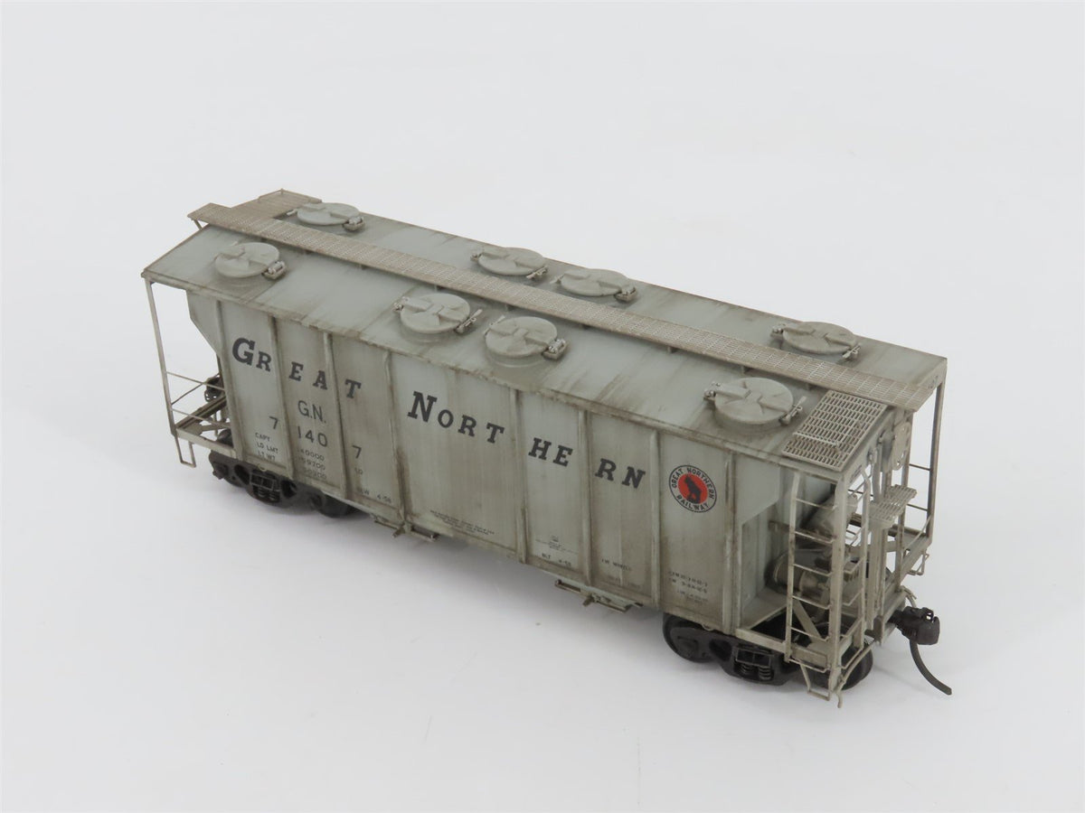 HO Kadee 8014 GN Great Northern 2 Bay Covered Hopper Custom Weathered #71407