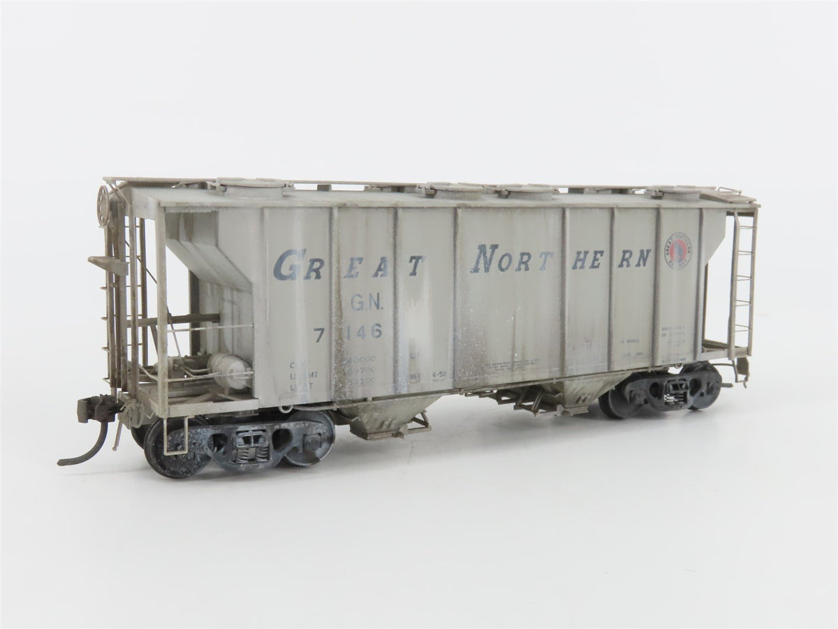 HO Kadee 8022 GN Great Northern 2 Bay Covered Hopper Custom Weathered #7146