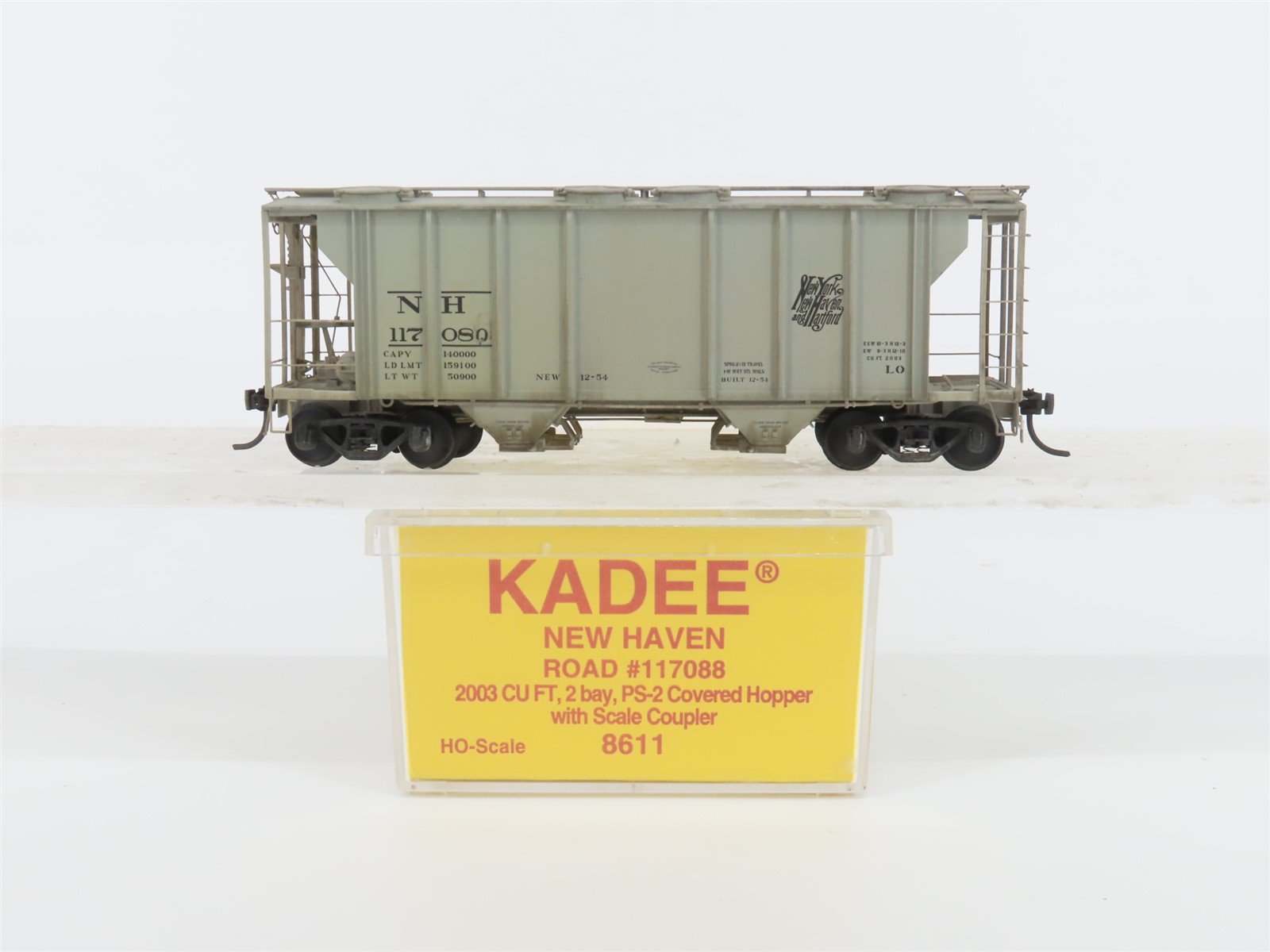 HO Scale Kadee 8611 NH New Haven 2 Bay Covered Hopper Custom Weathered #117080