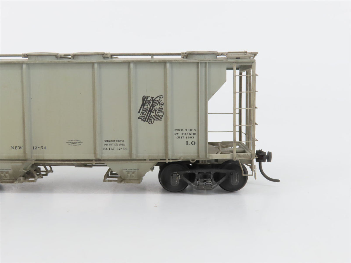 HO Scale Kadee 8611 NH New Haven 2 Bay Covered Hopper Custom Weathered #117080