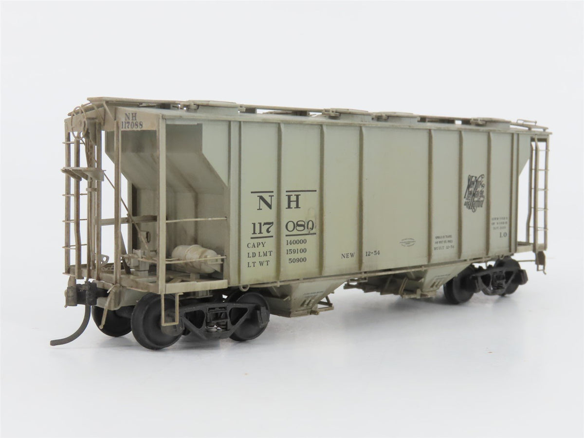 HO Scale Kadee 8611 NH New Haven 2 Bay Covered Hopper Custom Weathered #117080