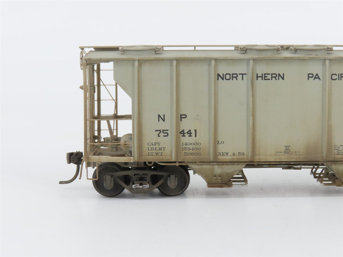 HO Kadee 8011 NP Northern Pacific 2 Bay Covered Hopper Custom Weathered #75441