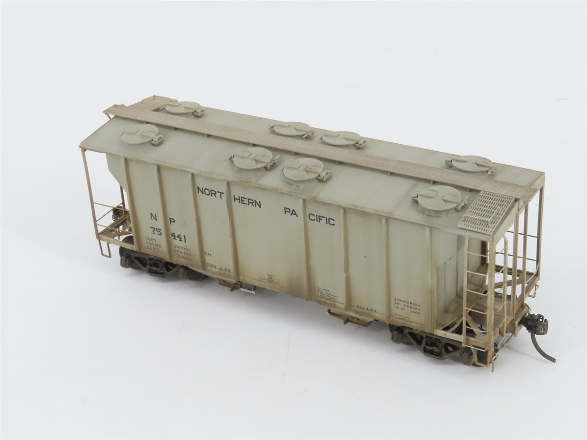 HO Kadee 8011 NP Northern Pacific 2 Bay Covered Hopper Custom Weathered #75441