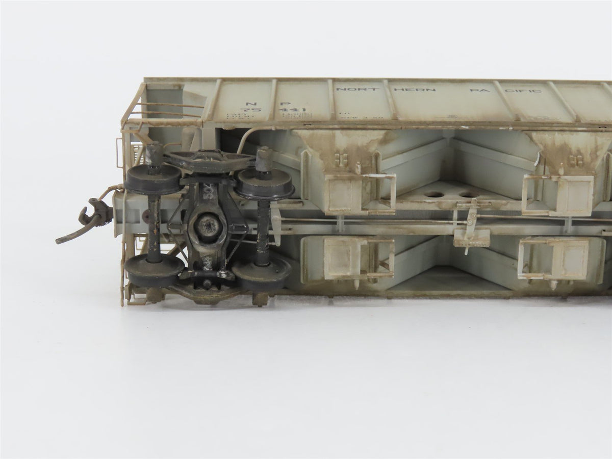 HO Kadee 8011 NP Northern Pacific 2 Bay Covered Hopper Custom Weathered #75441