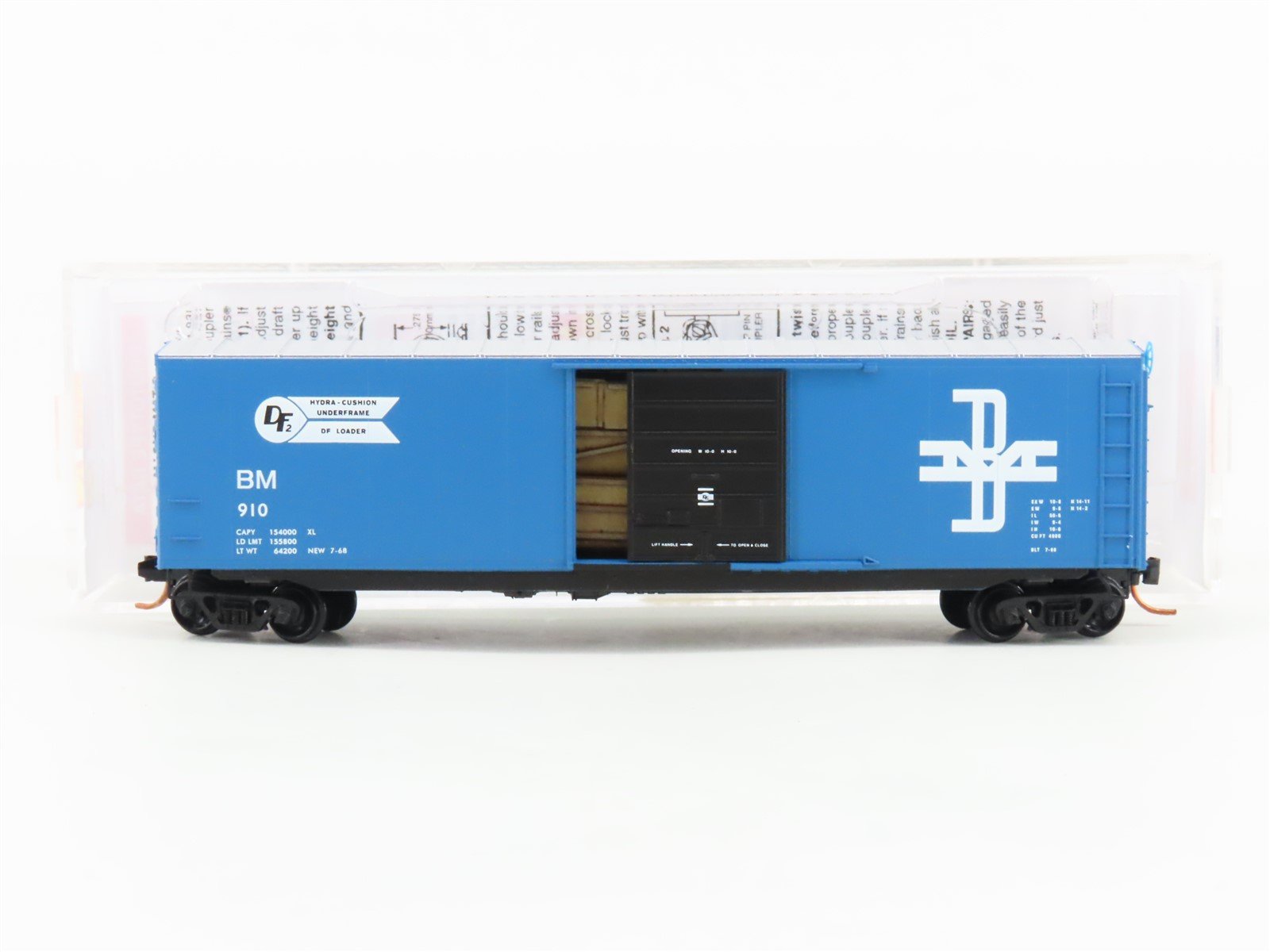 N Scale Micro-Trains MTL 07700190 BM Boston & Maine 50' Box Car #910 w/ Load