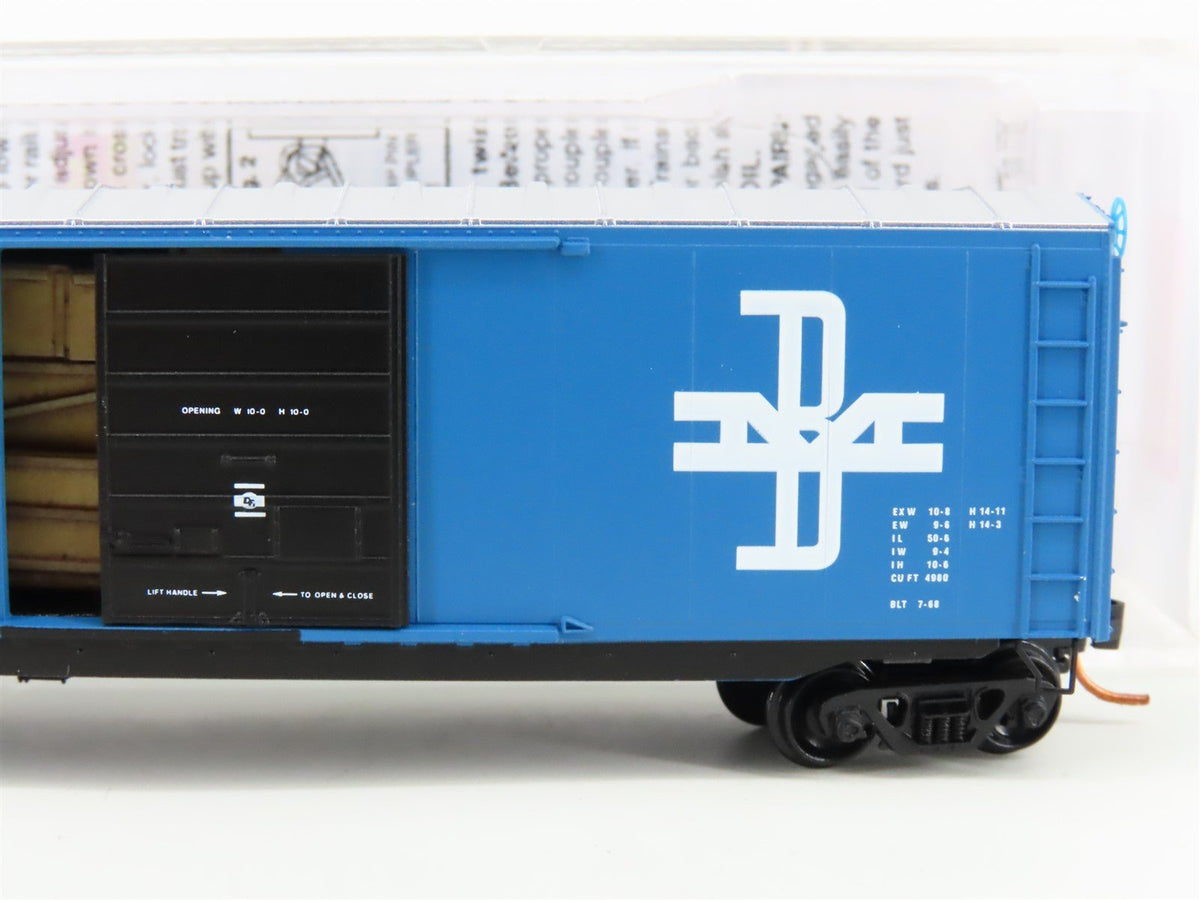 N Scale Micro-Trains MTL 07700190 BM Boston &amp; Maine 50&#39; Box Car #910 w/ Load
