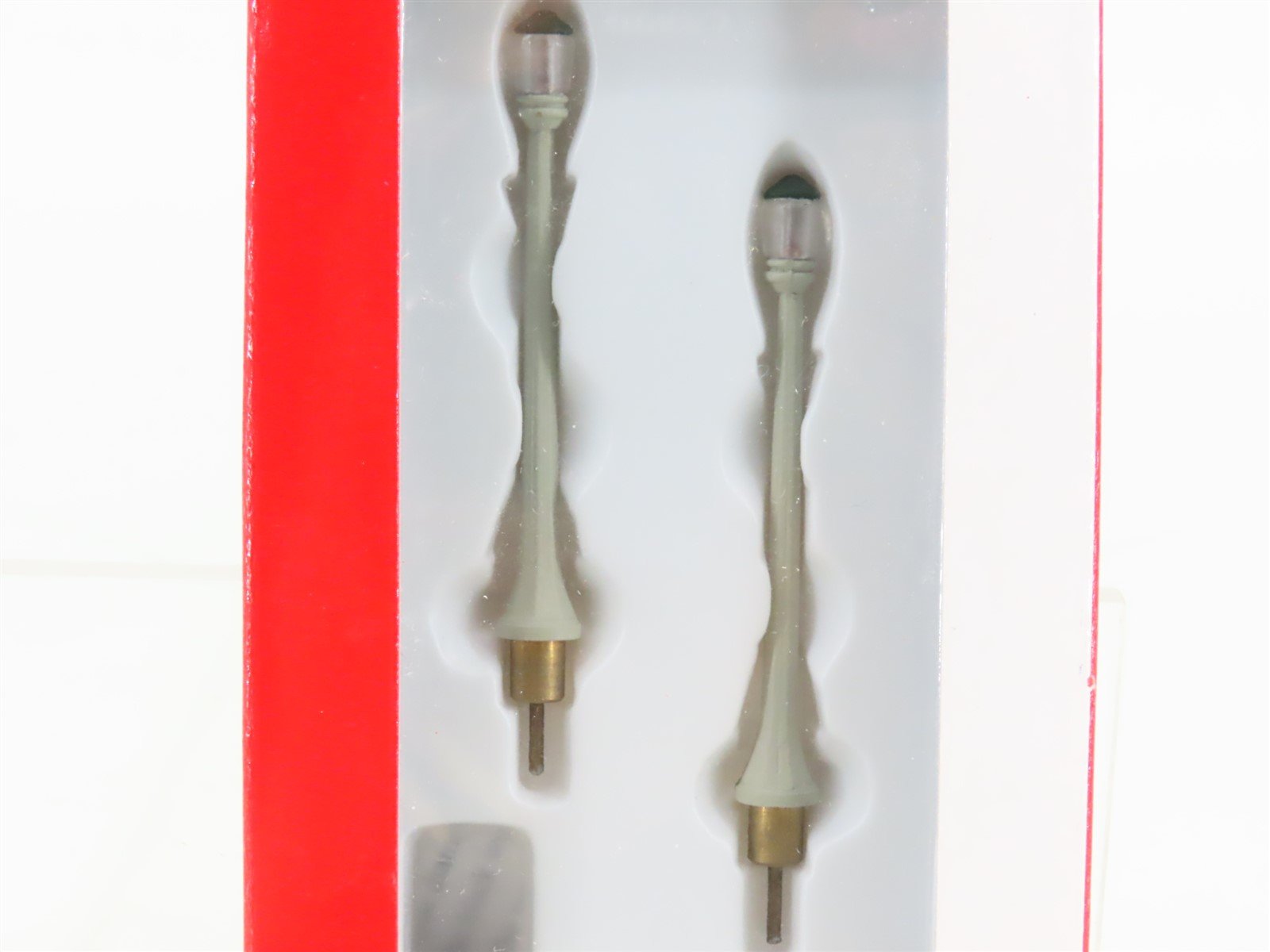 HO 1/87 Scale Walthers Cornerstone 933-1092 Concrete Column Lamps 2-Pack