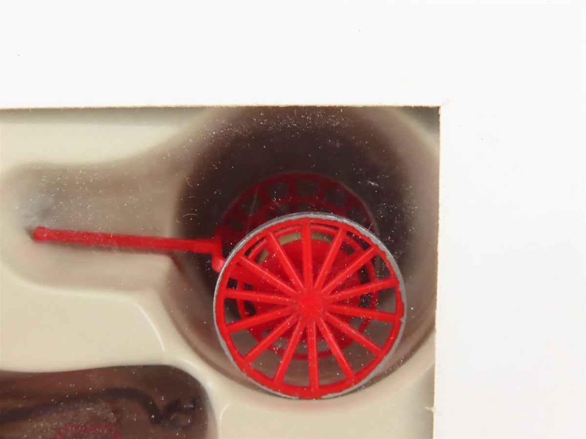 HO 1/87 Preiser 30425 Hand Pressure Fire Pump Drawn by Two Horses w/ Figures