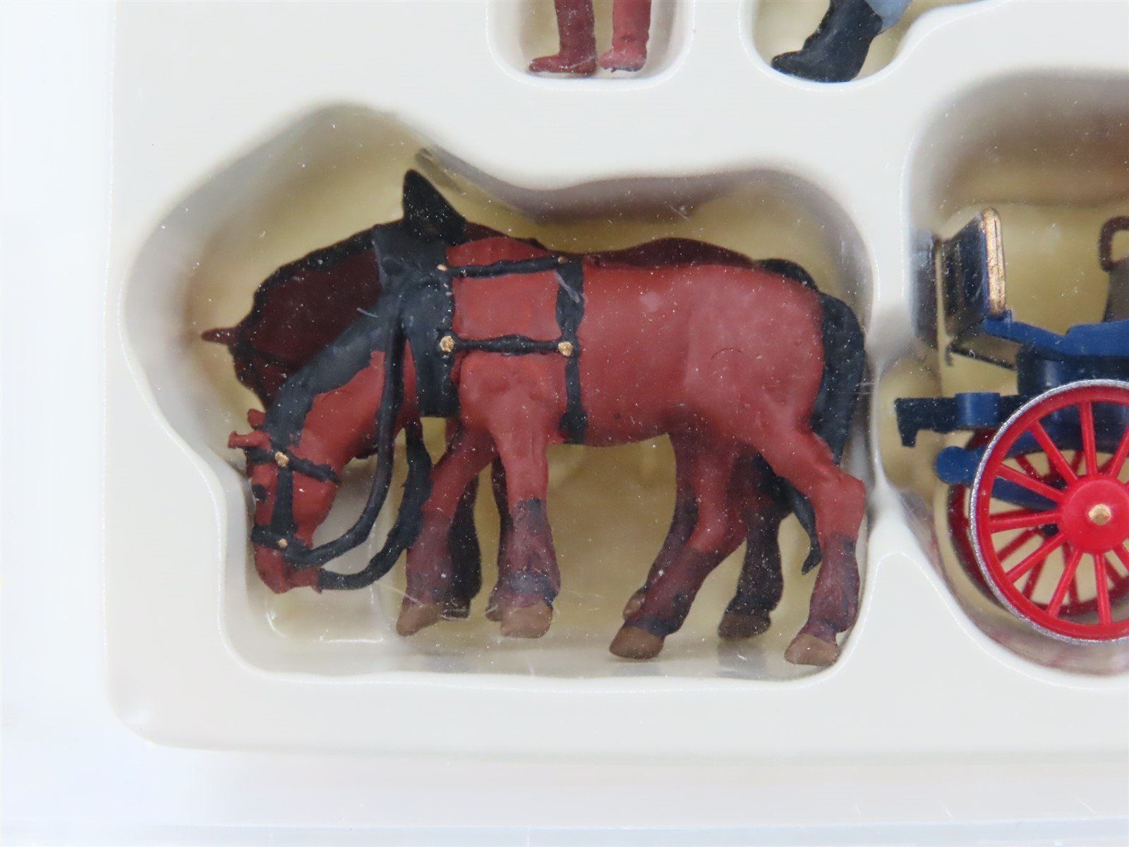 HO 1/87 Scale Preiser Carriage Drawn by Two Horses w/ Figures