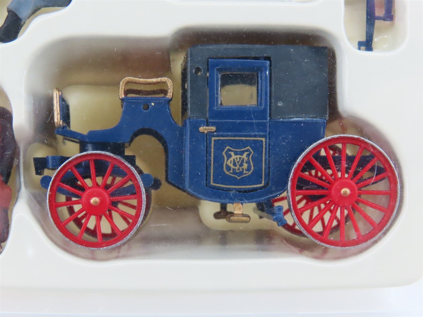HO 1/87 Scale Preiser Carriage Drawn by Two Horses w/ Figures
