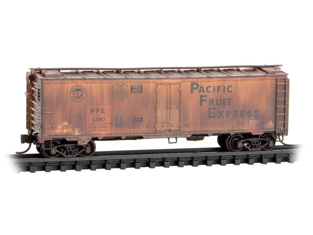 N Micro-Trains MTL 98305098 PFE Pacific Fruit 40&#39; Reefers 2-Pack - Weathered